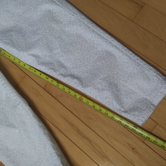 Soft surroundings white with silver gray animal print pull on pants  size 2X - Picture 9 of 16
